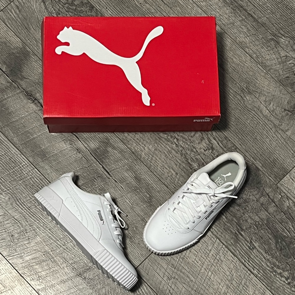 LIKE NEW WOMENS WHITE PUMA SHOES SIZE 6.5